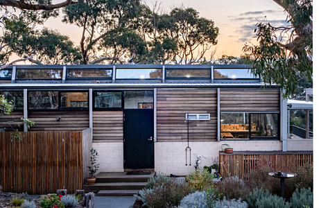 Bellarine Hillside House by Freehand Projects