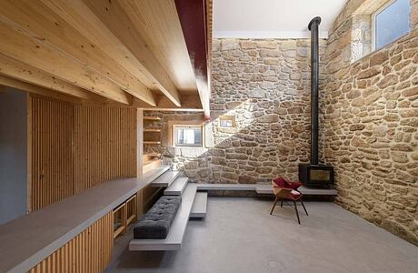 Rural House in Portugal by Henrique Barros-Gomes