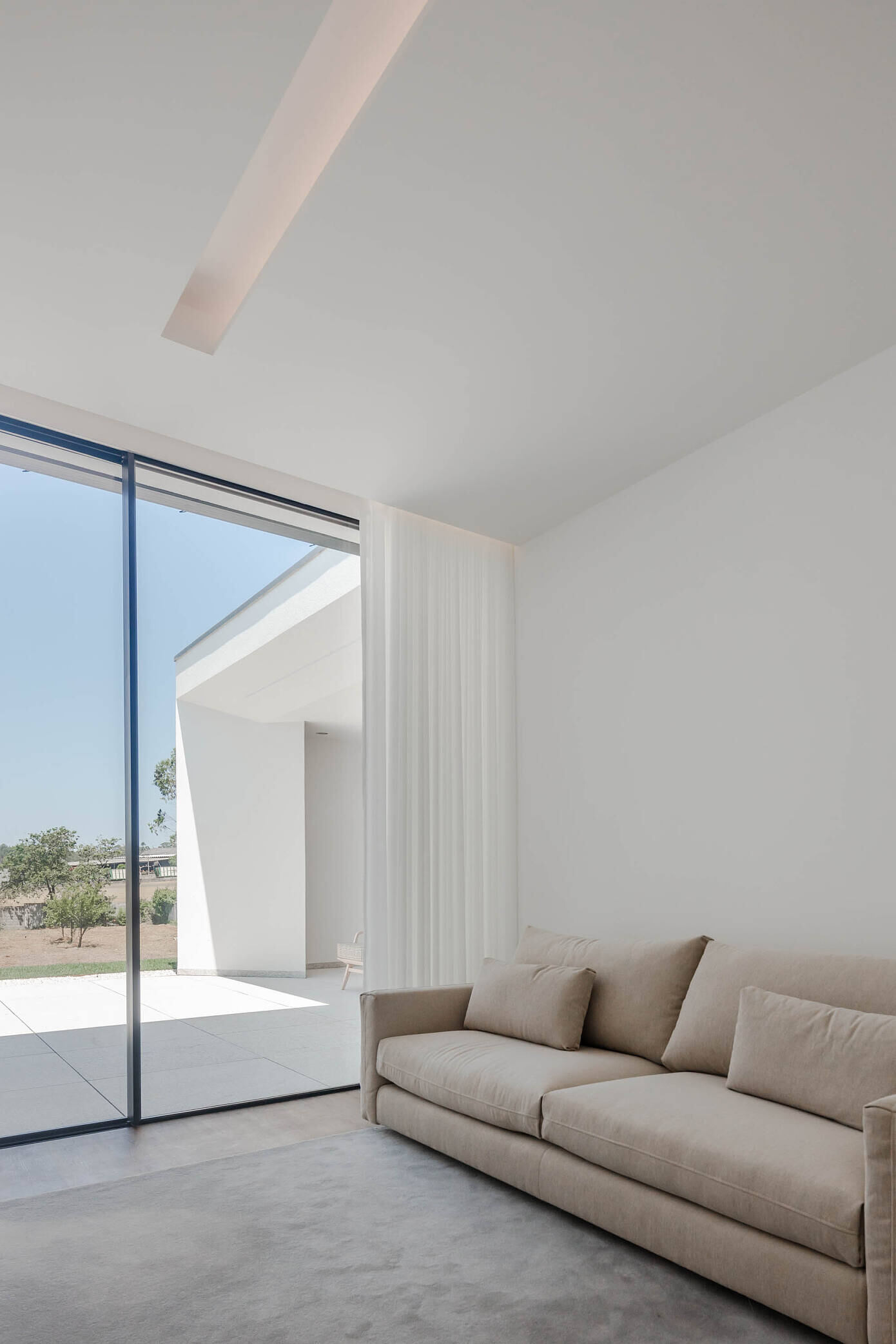 Rio Mau 2 House by Raulino Silva