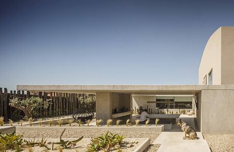 EV House by Artspazios Arquitectos e Designers