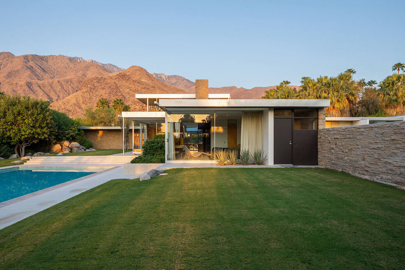 Kaufmann Desert House by Richard Neutra