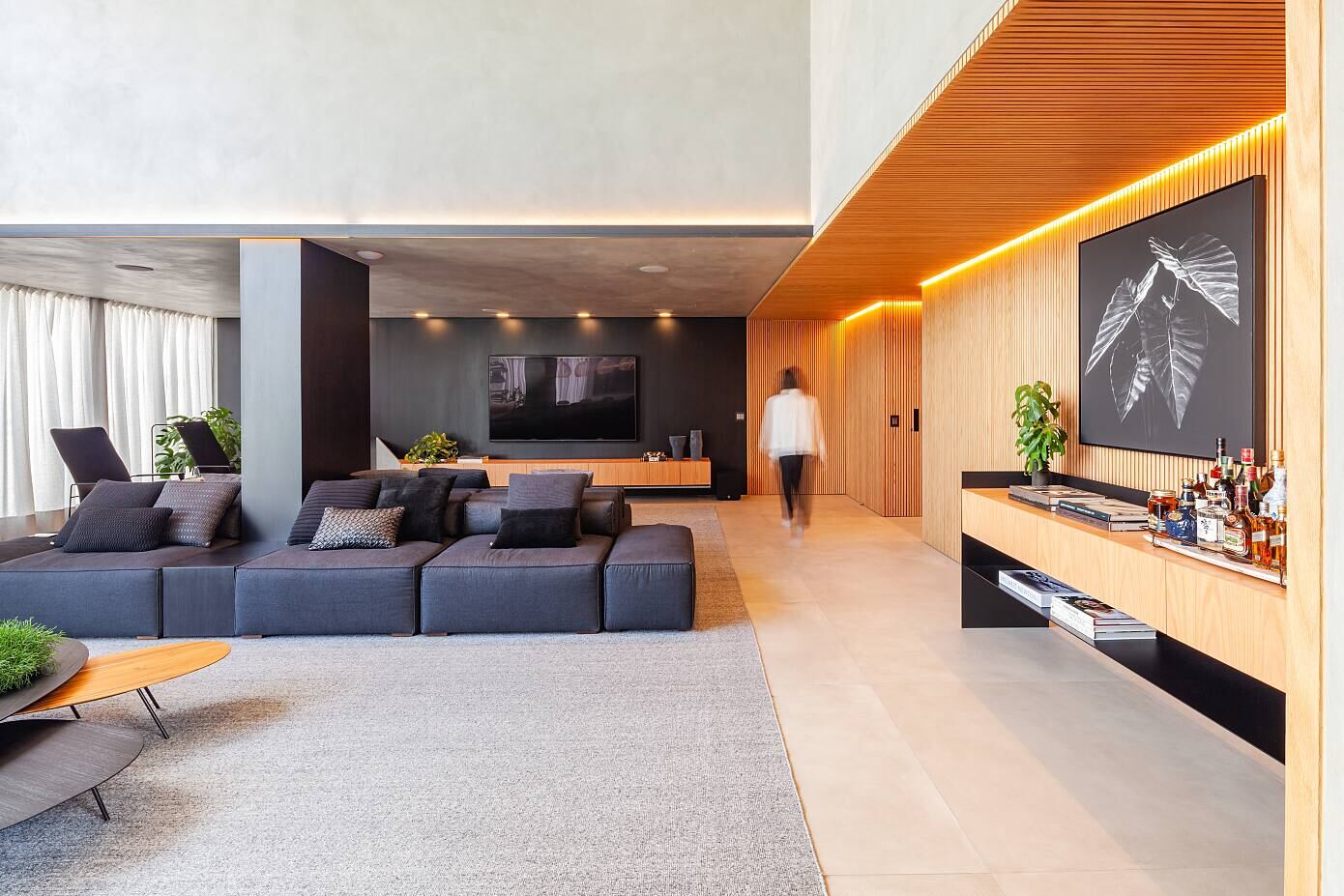 CDS Apartment by David Ito Arquitetura