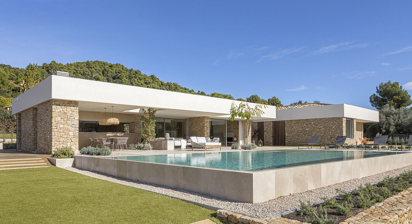 Single Family House in Montras by Dom Arquitectura