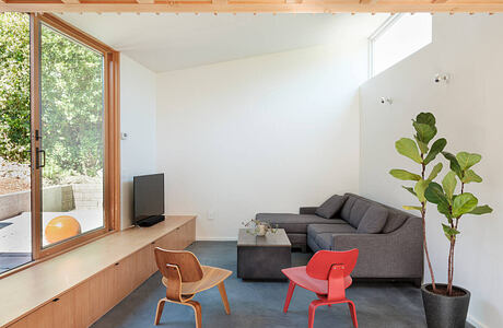 Courtyard DADU by Robert Hutchison Architecture