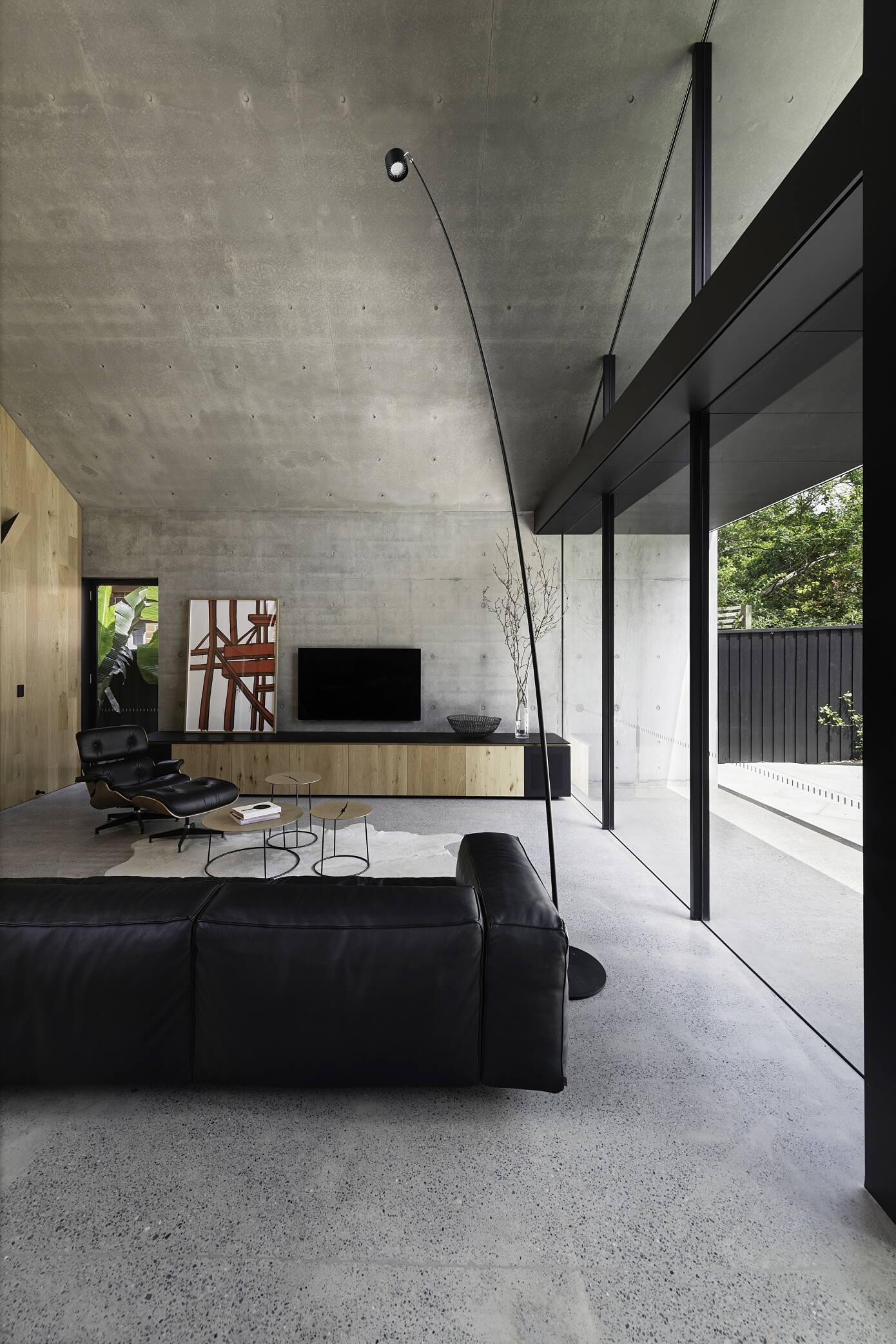 003-extruded-house-mck-architecture-interiors