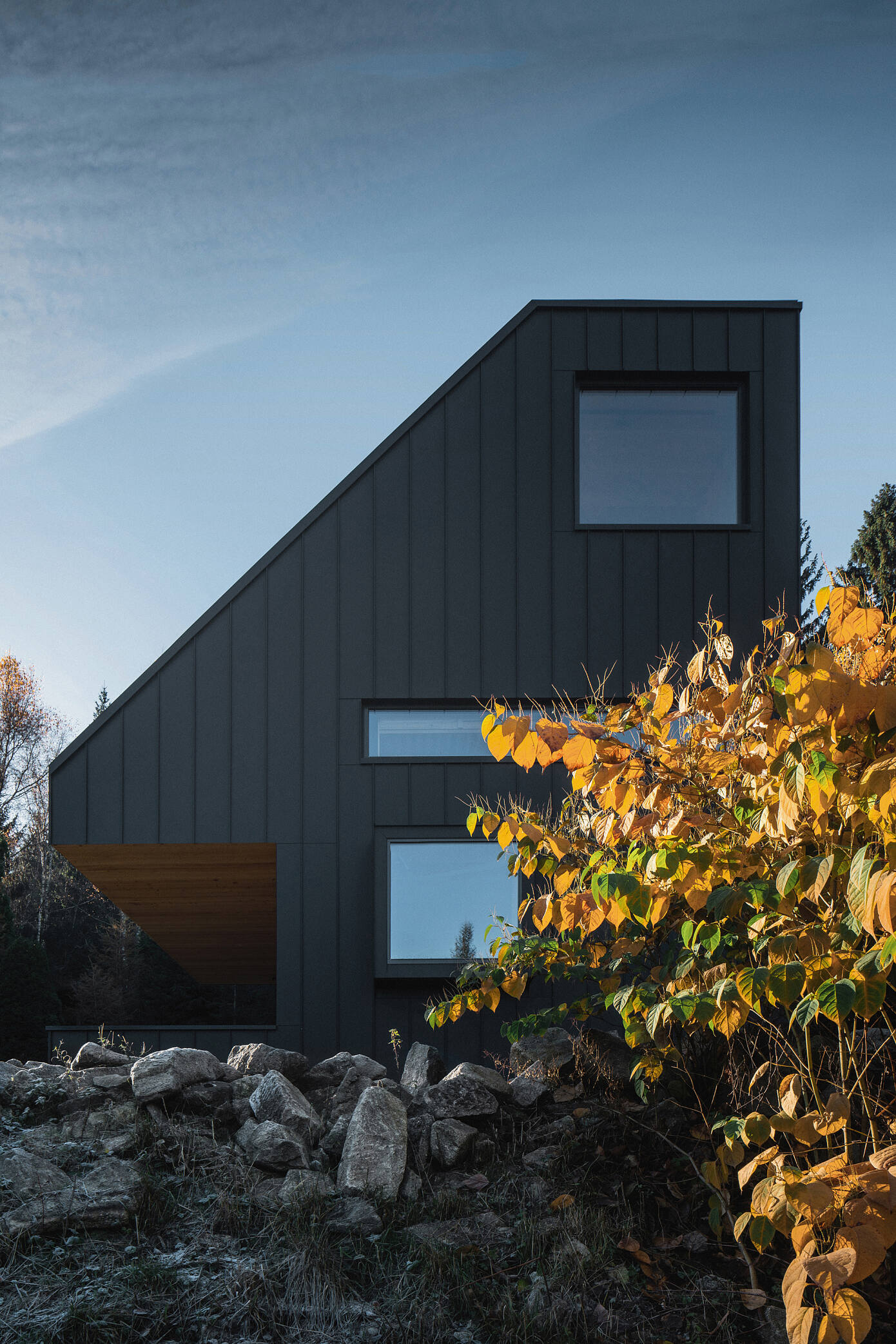 Weekend House by New How Architects