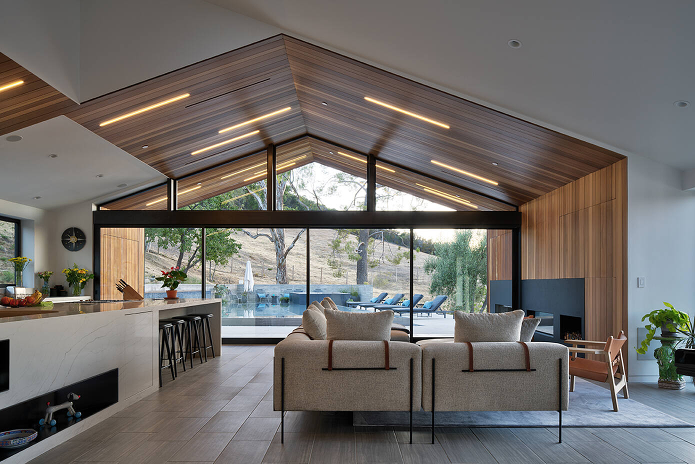 Saddle Peak Residence by Aux Architecture