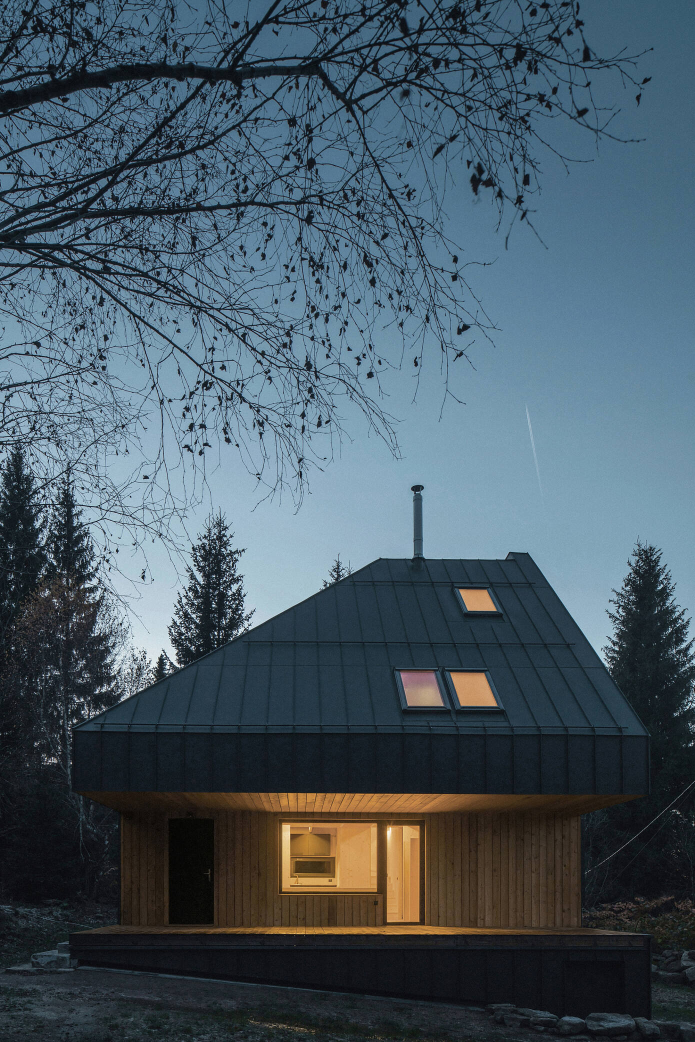 Weekend House by New How Architects