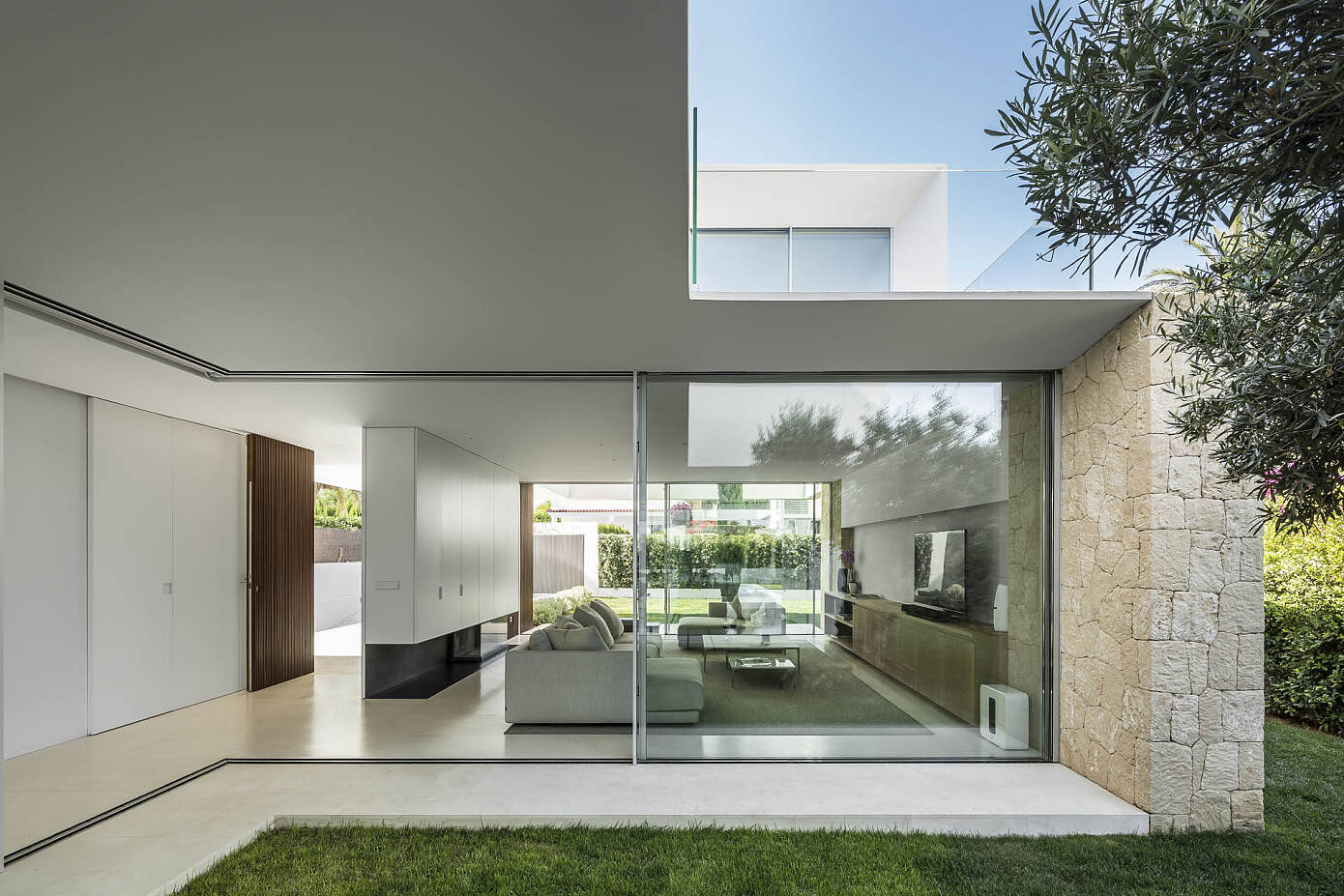 Three Trees House by Gallardo Llopis Arquitectos