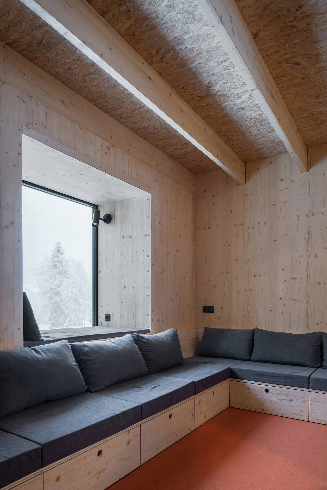 Weekend House by New How Architects