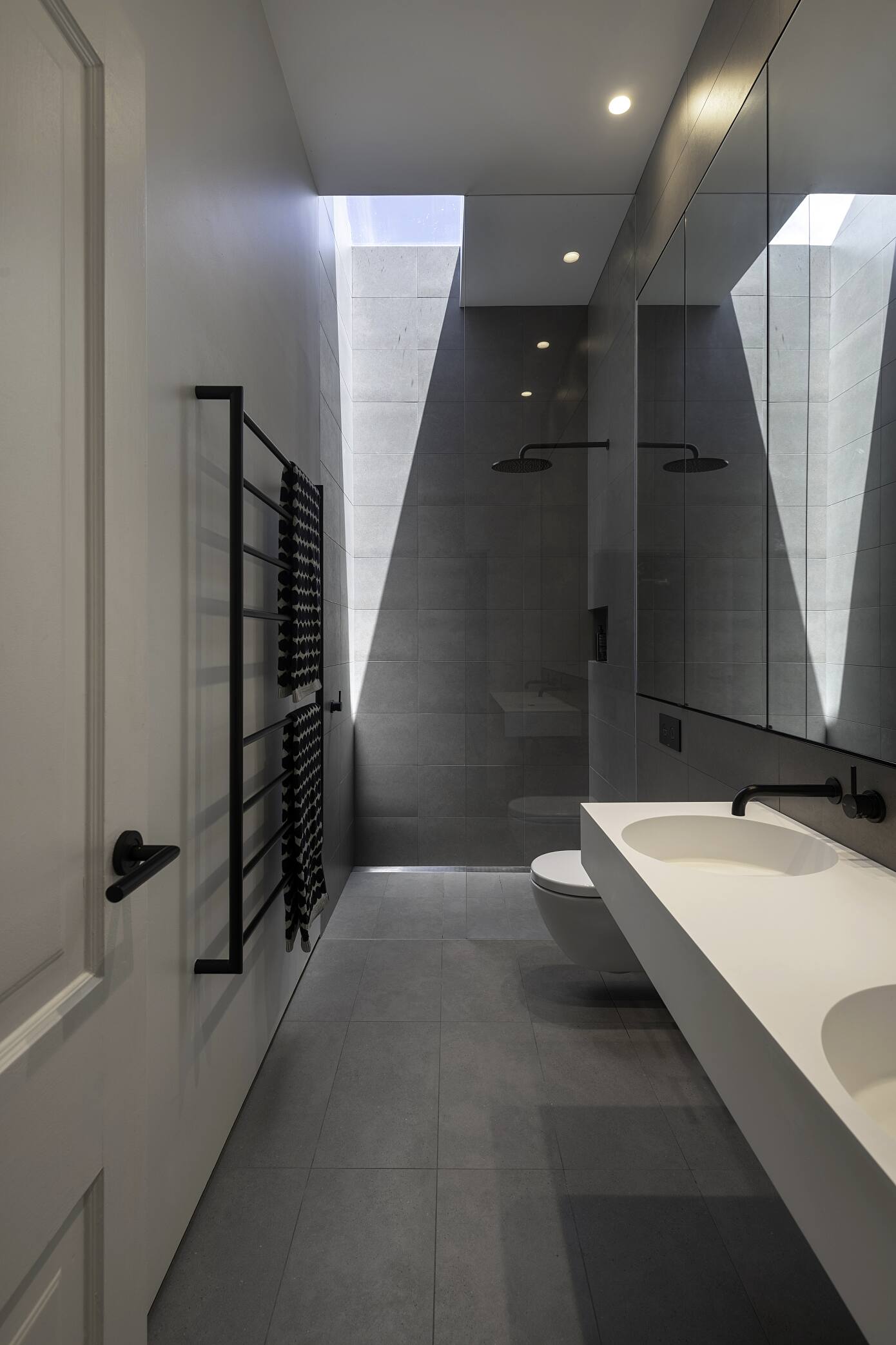 022-extruded-house-mck-architecture-interiors