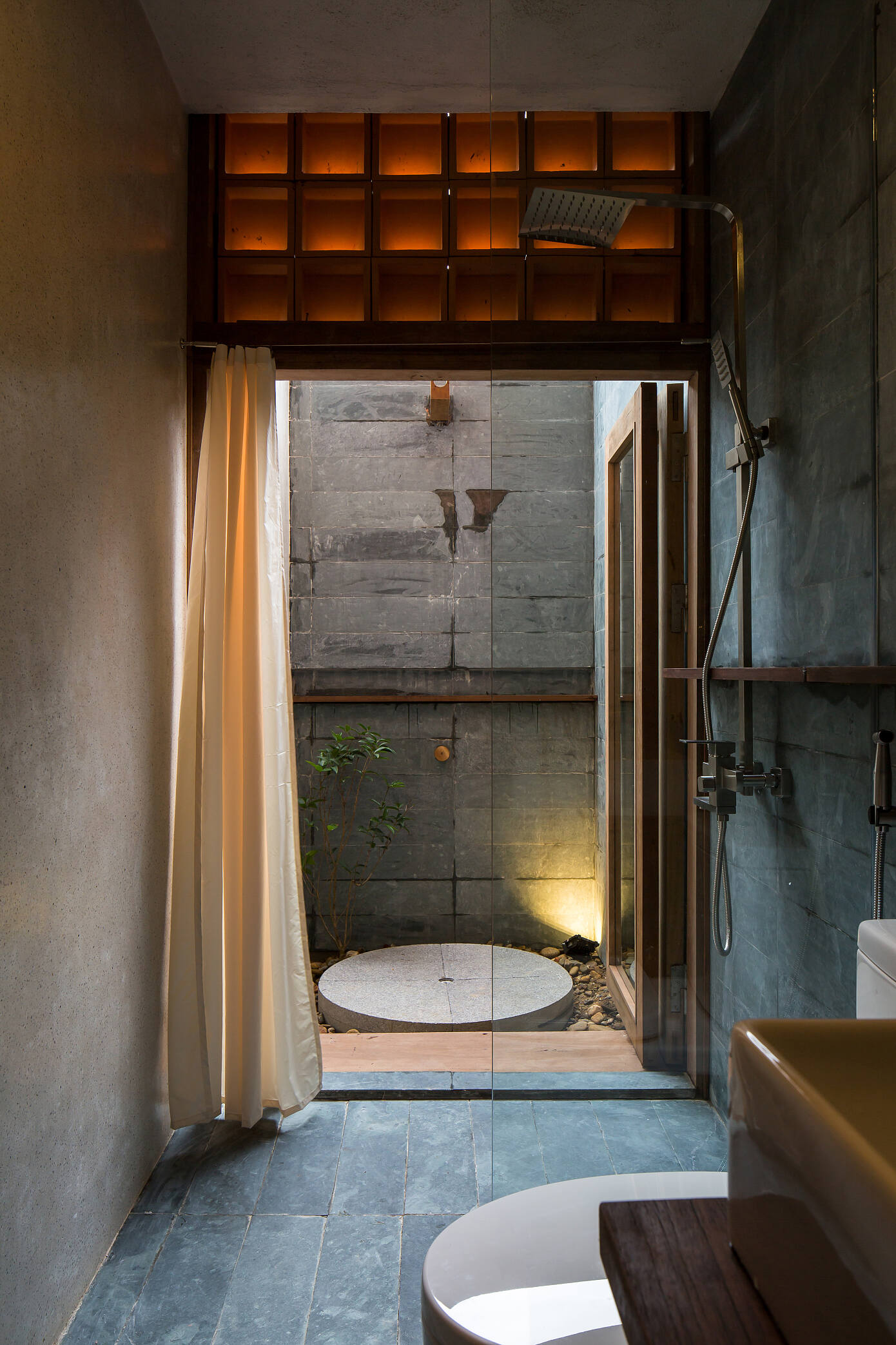 Hachi Lily House by Silaa