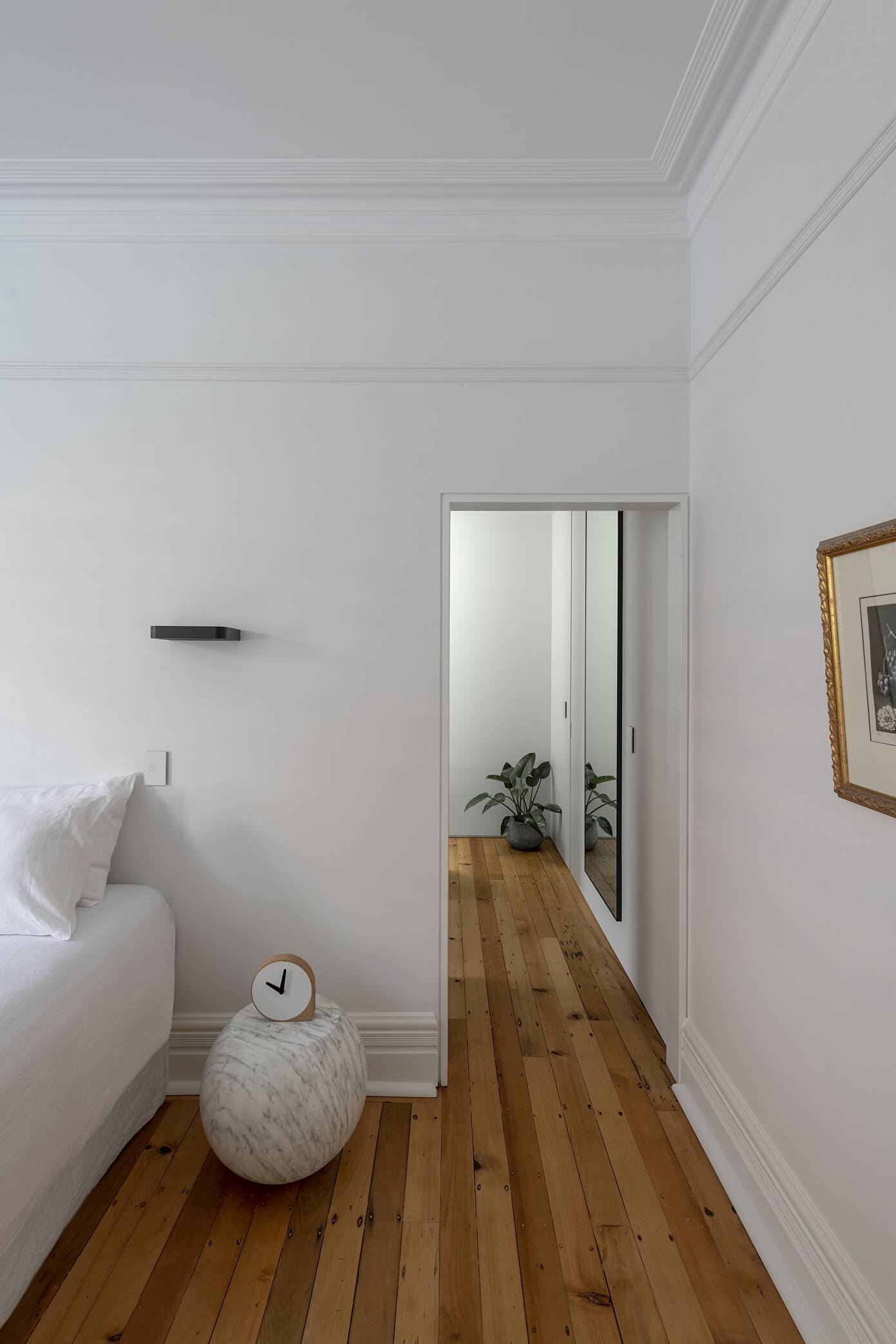 025-extruded-house-mck-architecture-interiors