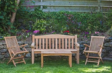 Essential Factors to Consider When Choosing Outdoor Wooden Benches
