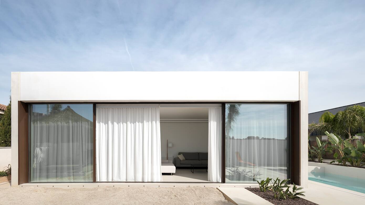 Modular Concrete House by Trazia