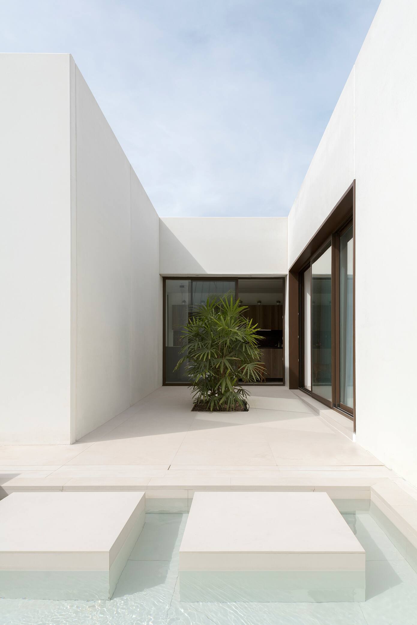 Modular Concrete House by Trazia