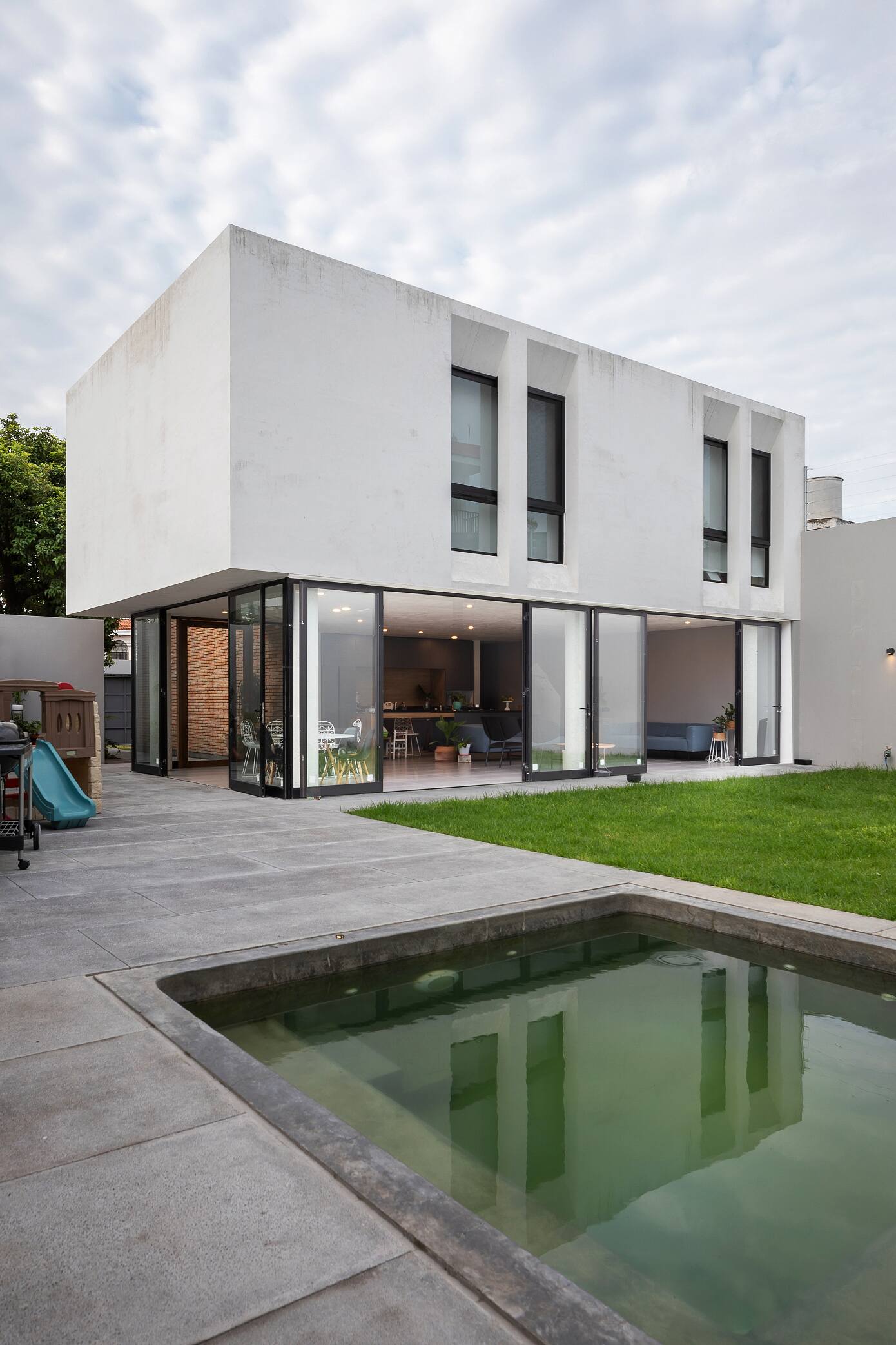 JE House by LR Arquitectura