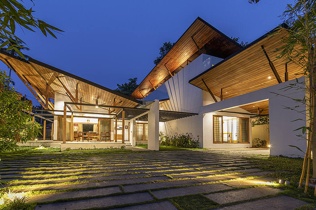 The Hovering House by Arun Thomas Architects - 1