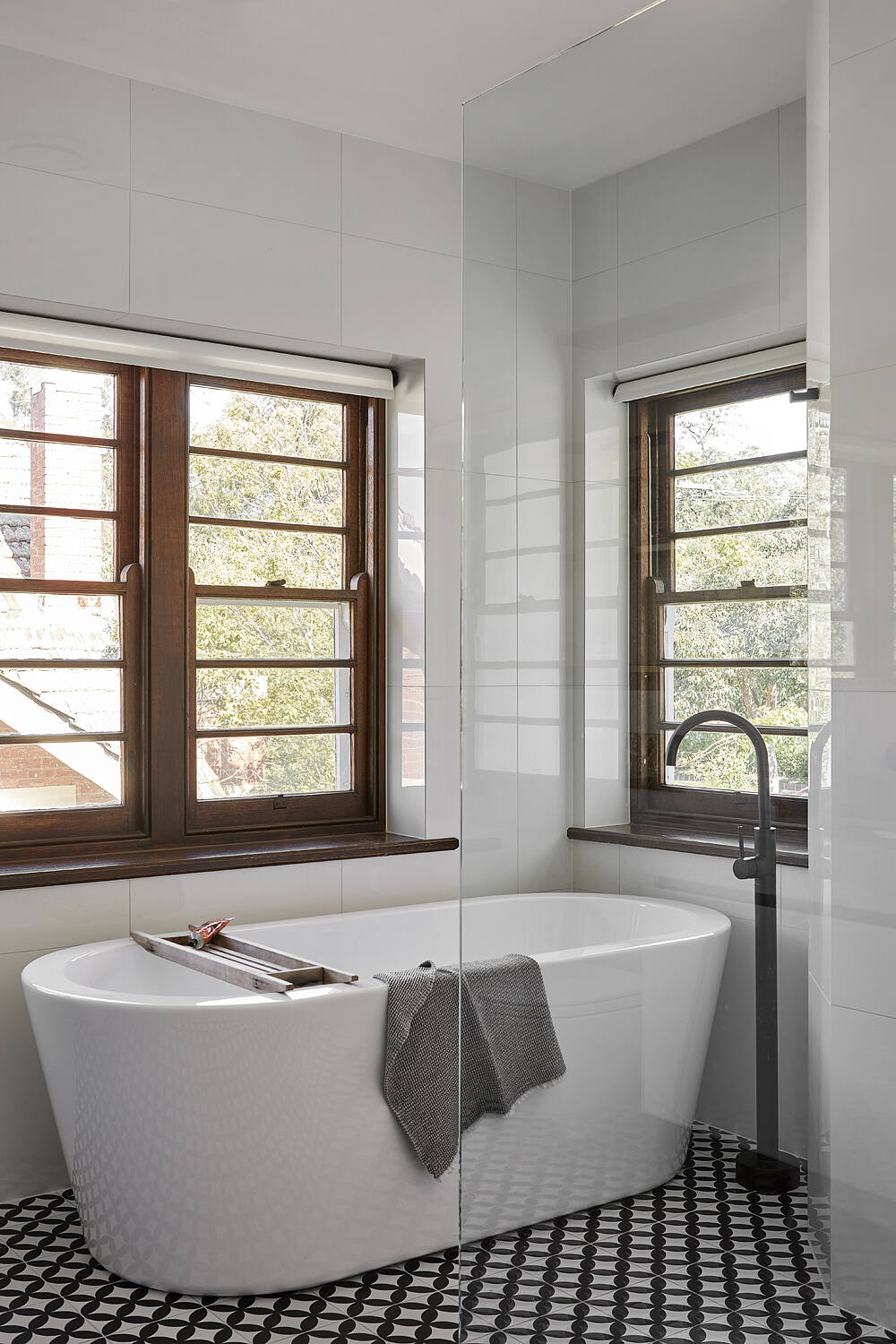 011-open-shut-house-wala