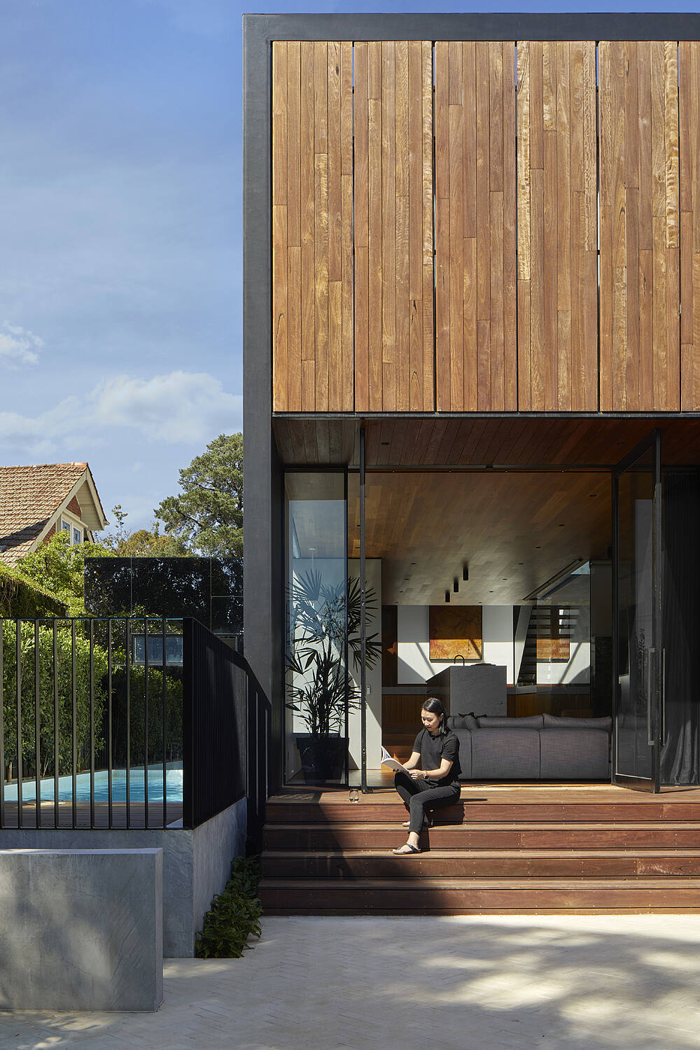 032-open-shut-house-wala