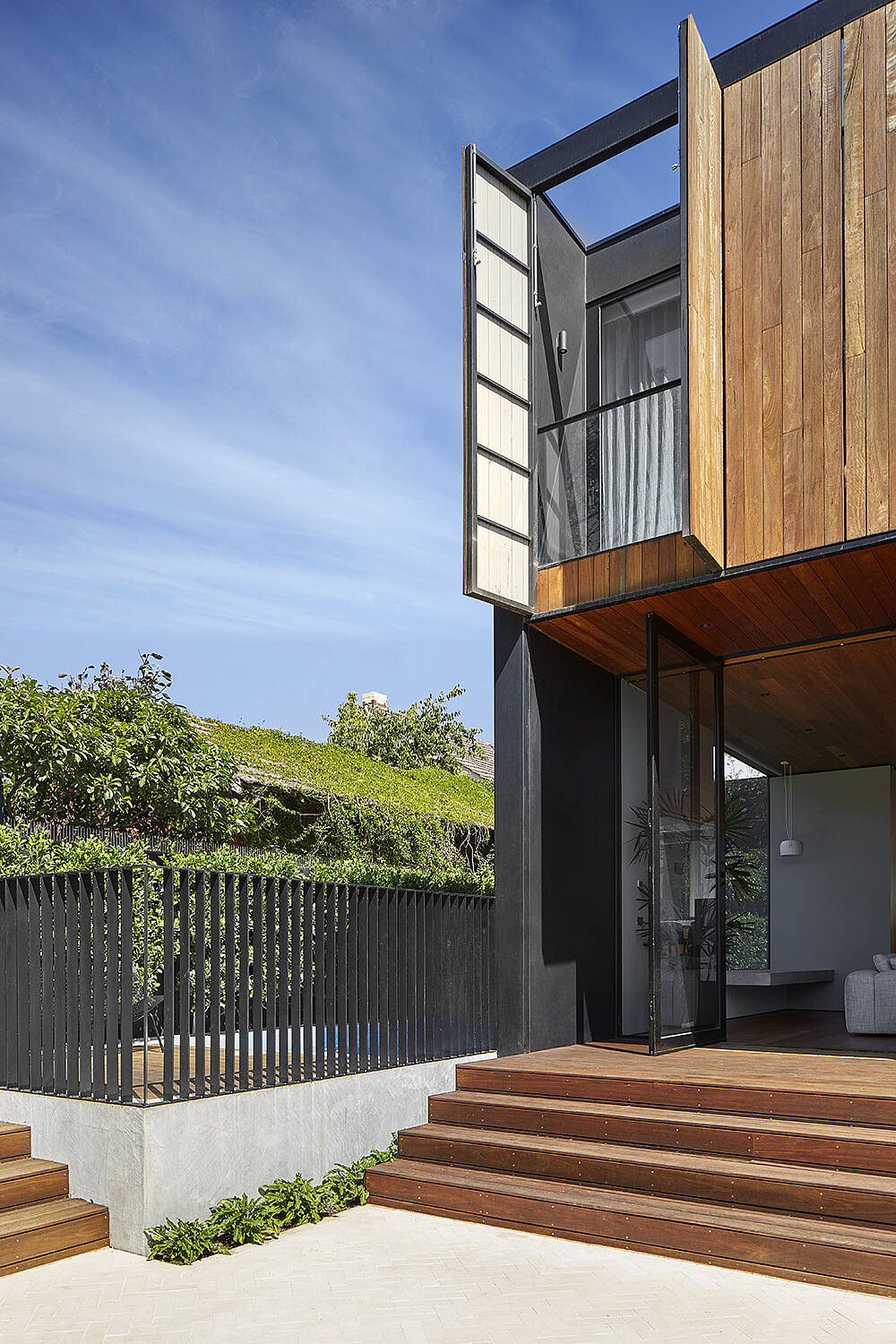 046-open-shut-house-wala