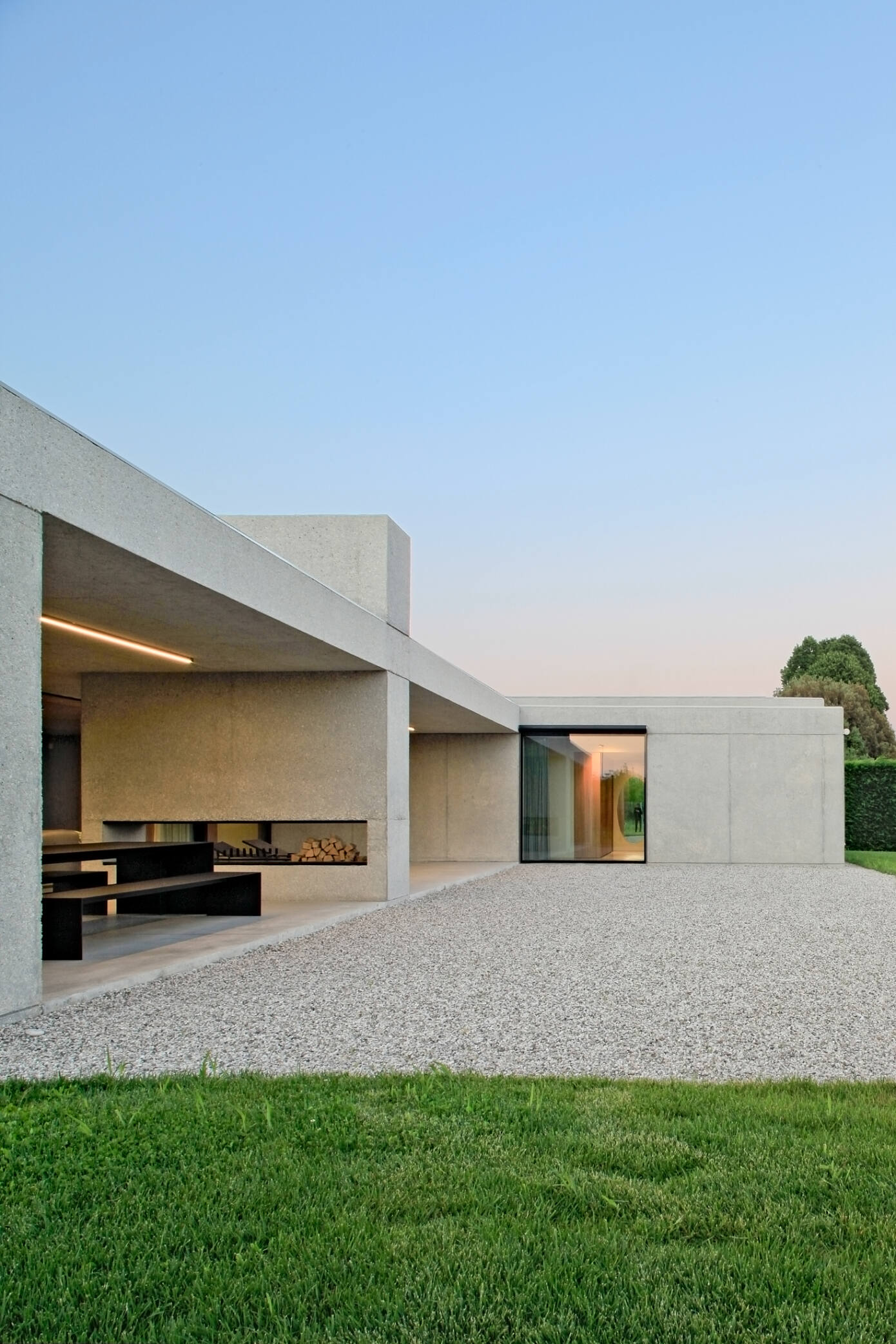 Minimal Villa by Mide Architetti