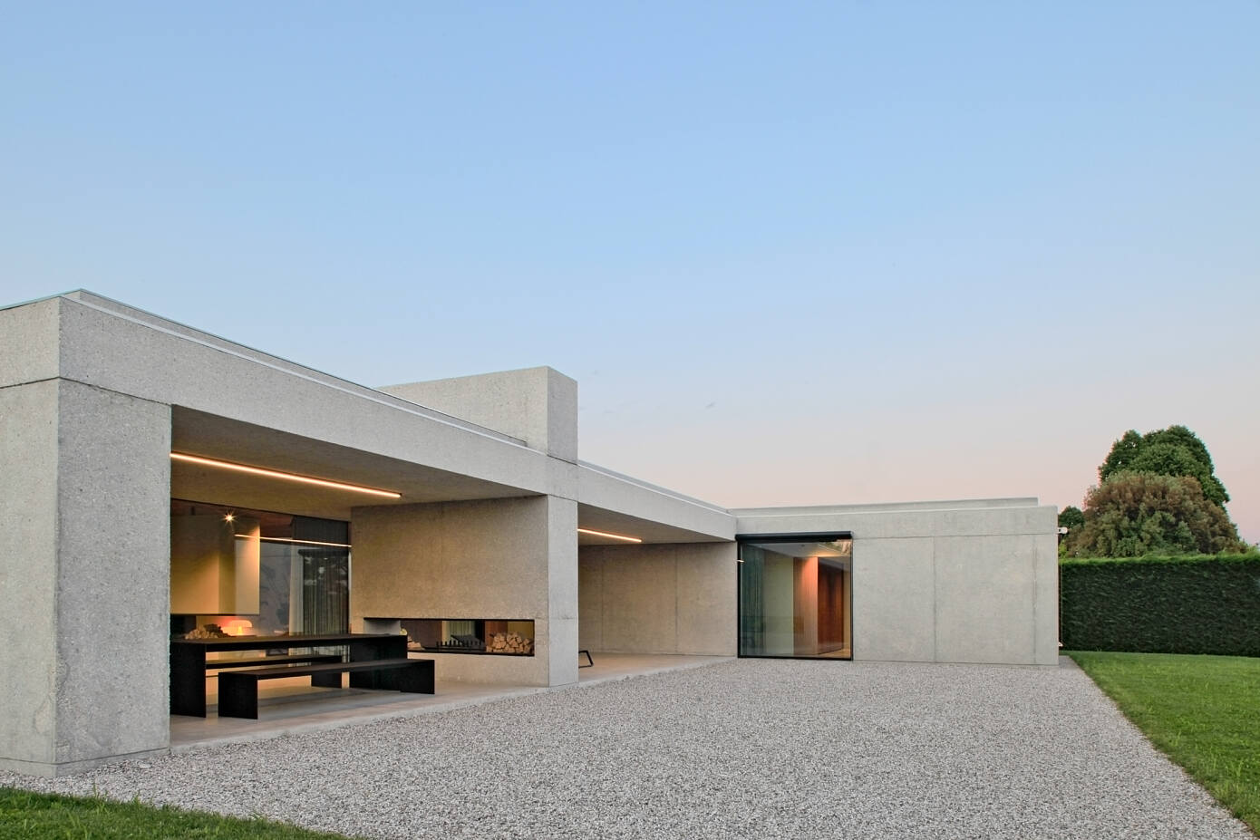 Minimal Villa by Mide Architetti