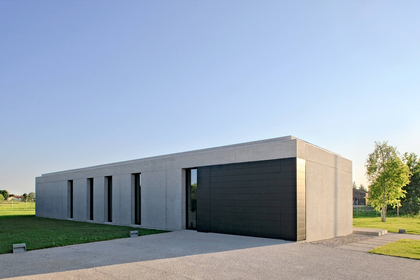 Minimal Villa by Mide Architetti