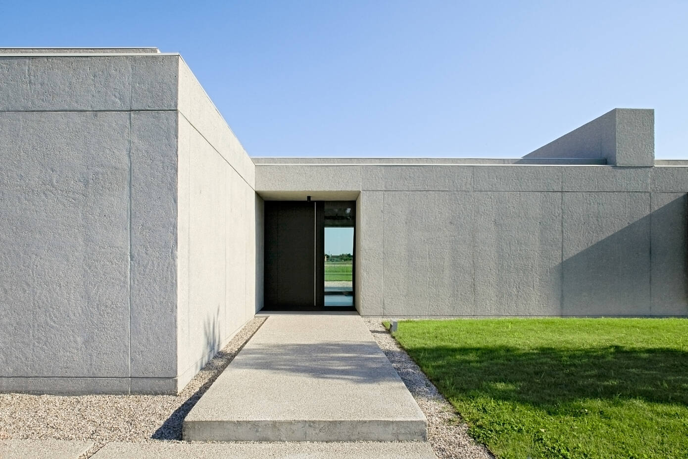 Minimal Villa by Mide Architetti