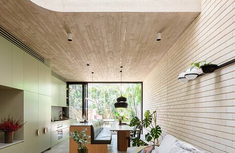 Concrete Blonde by Carter Williamson Architects