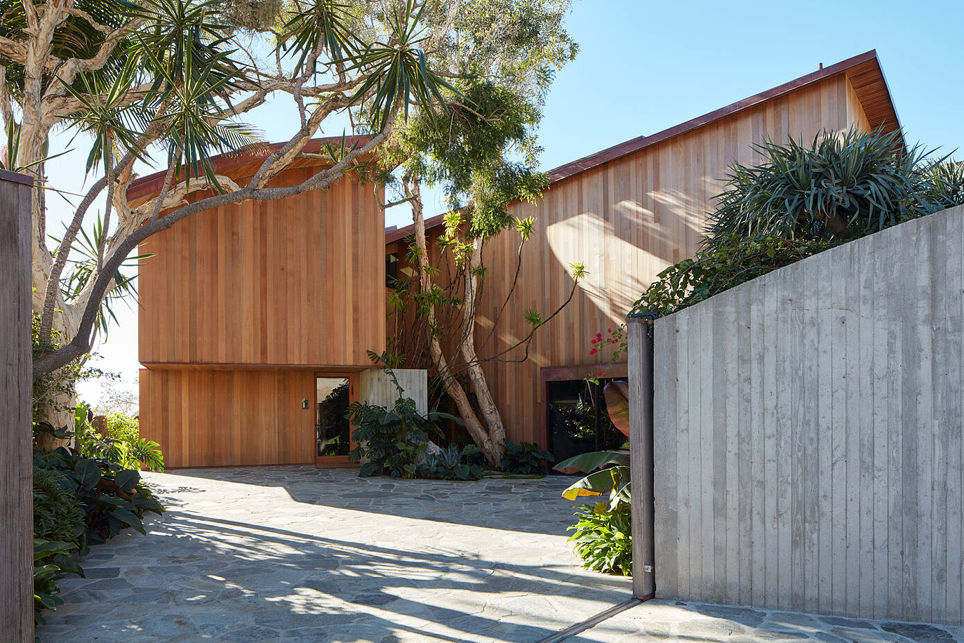 Carbon Beach House by Kovac Design Studio