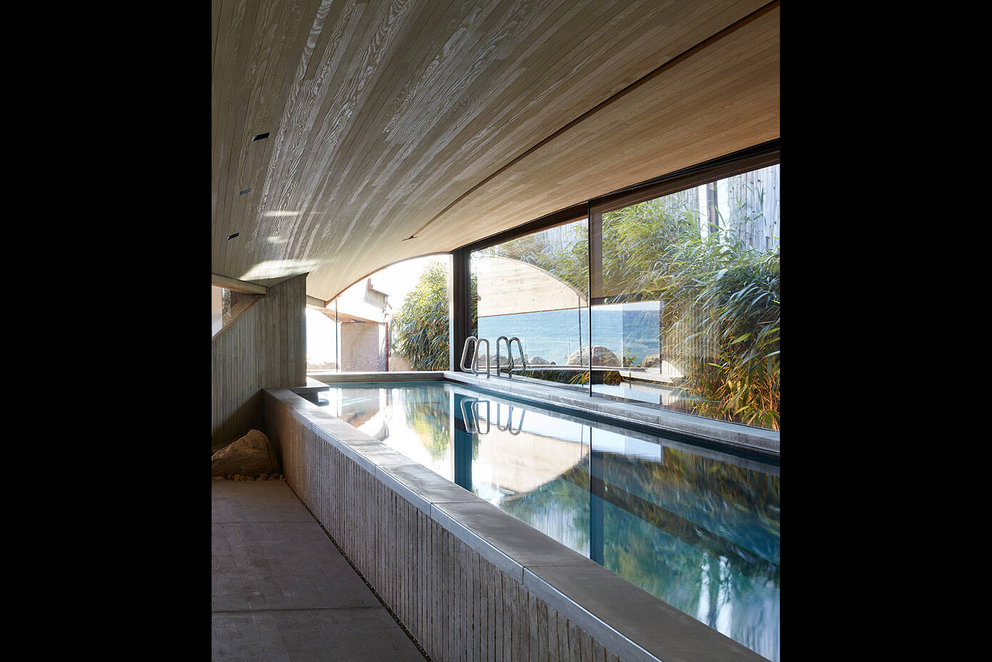 Carbon Beach House by Kovac Design Studio