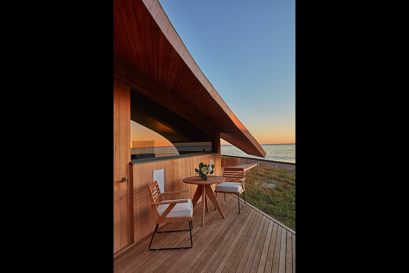 Carbon Beach House by Kovac Design Studio