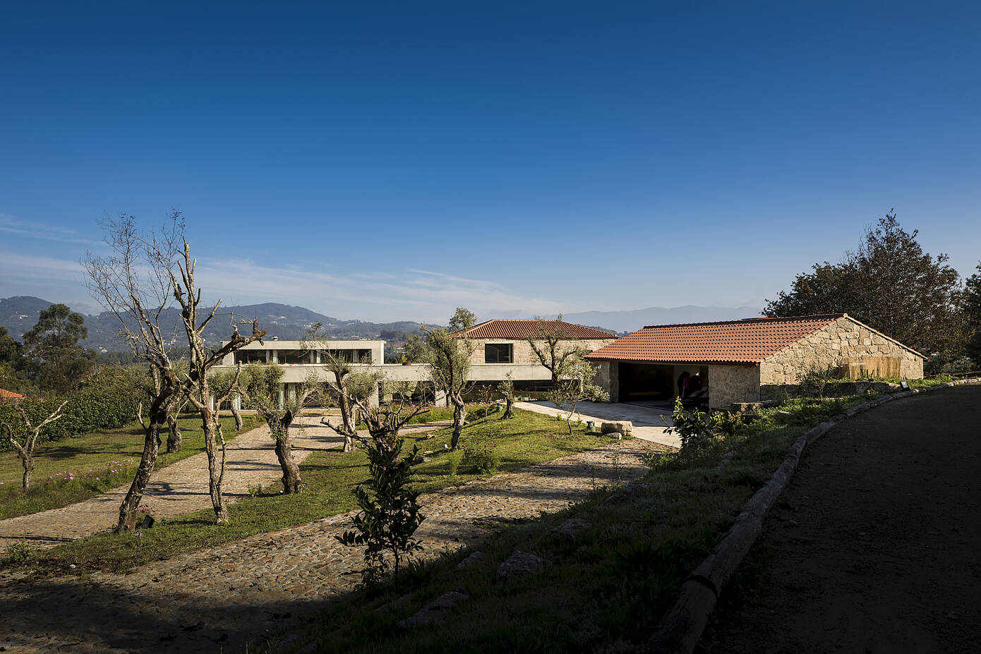 House in Minho by Germano de Castro Pinheiro Arquitectos