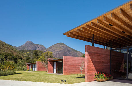 Terra House by Bernardes Arquitetura