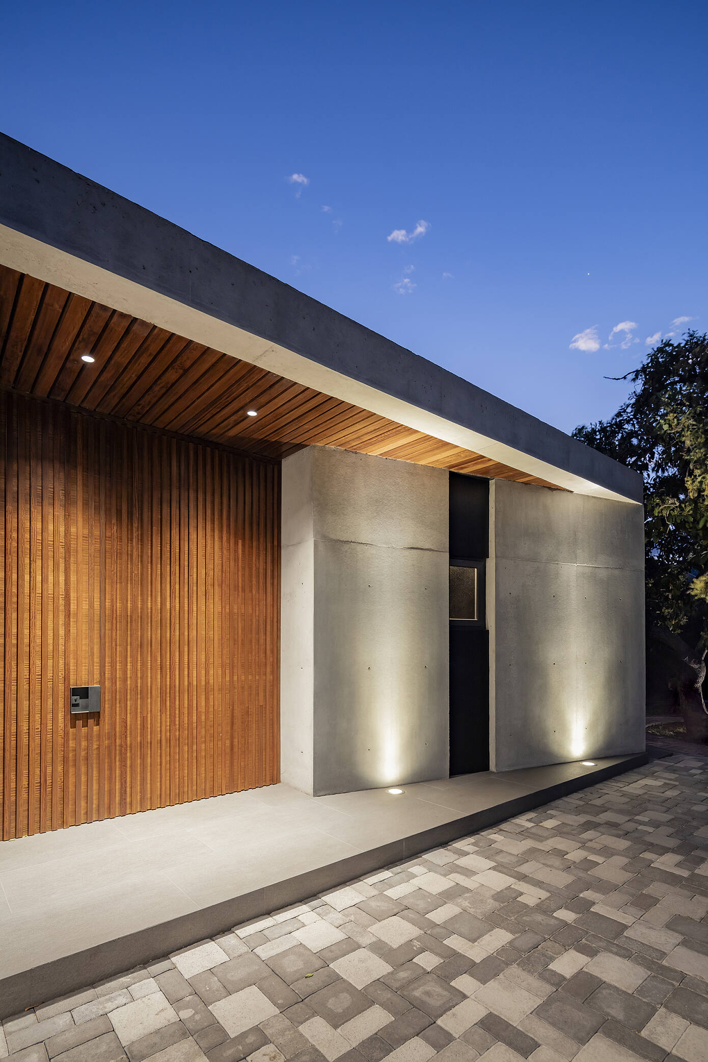 Mezze 2 House by Najas Arquitectos