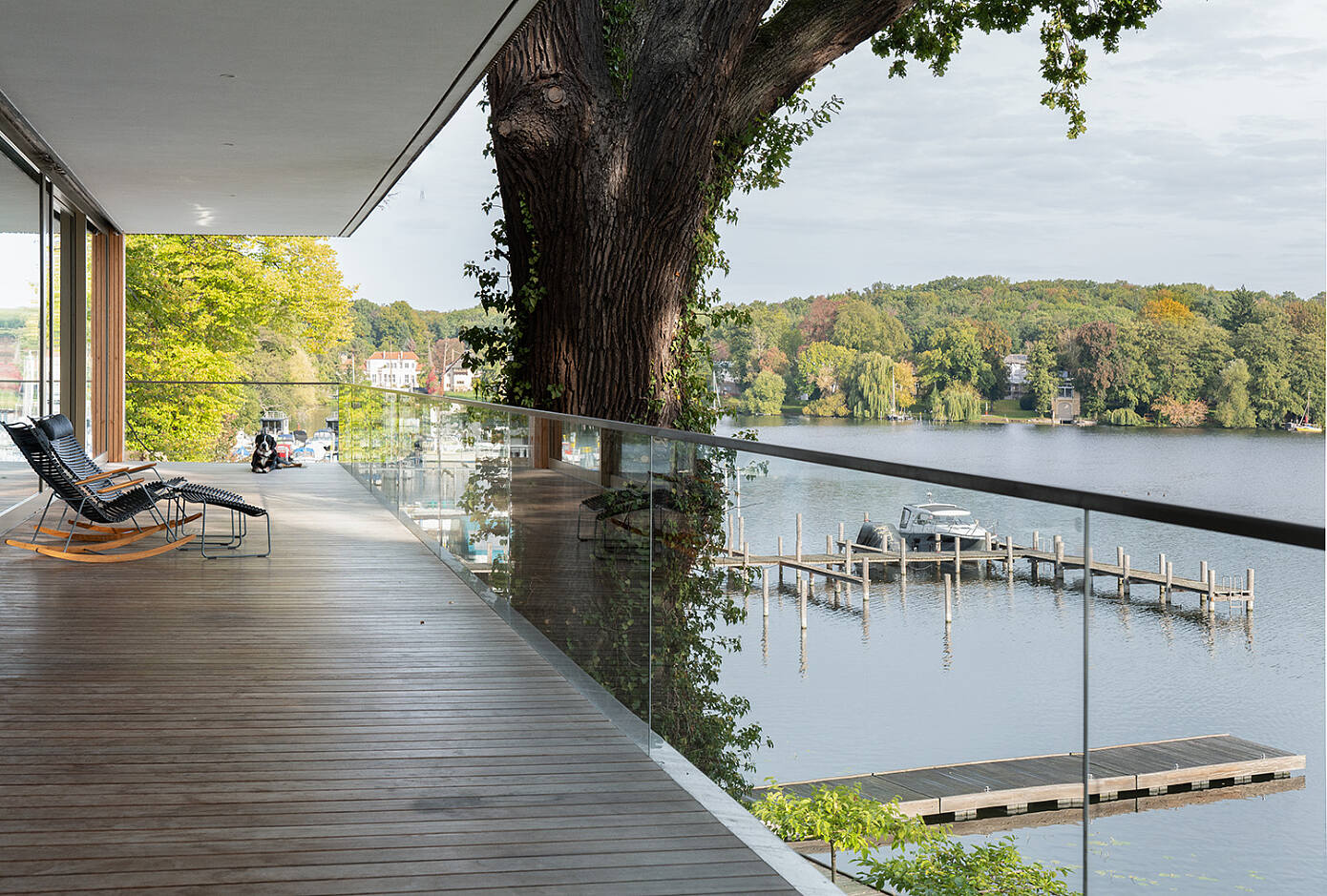 House by the Lake by Carlos Zwick Architekten