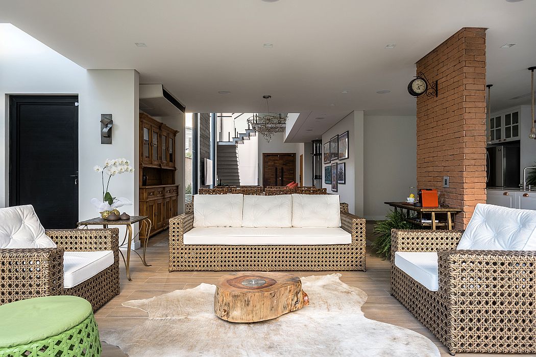 Two-Story House by PB Arquitetura