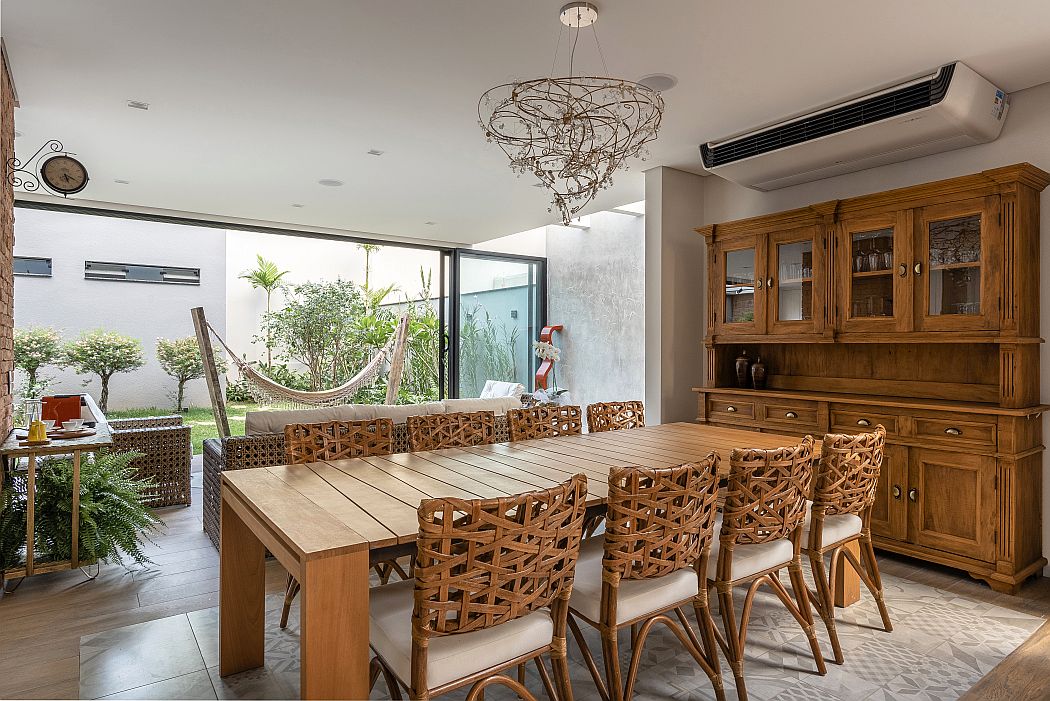 Two-Story House by PB Arquitetura