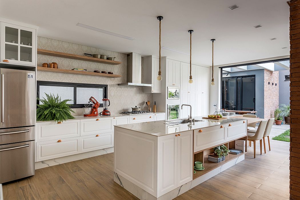 Two-Story House by PB Arquitetura