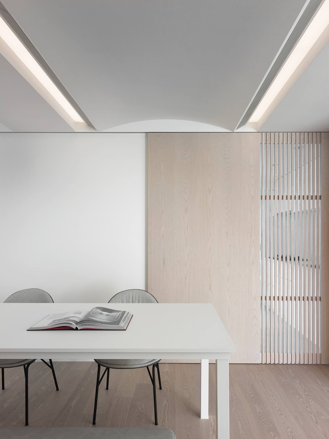 CH219 by C.H. Interior