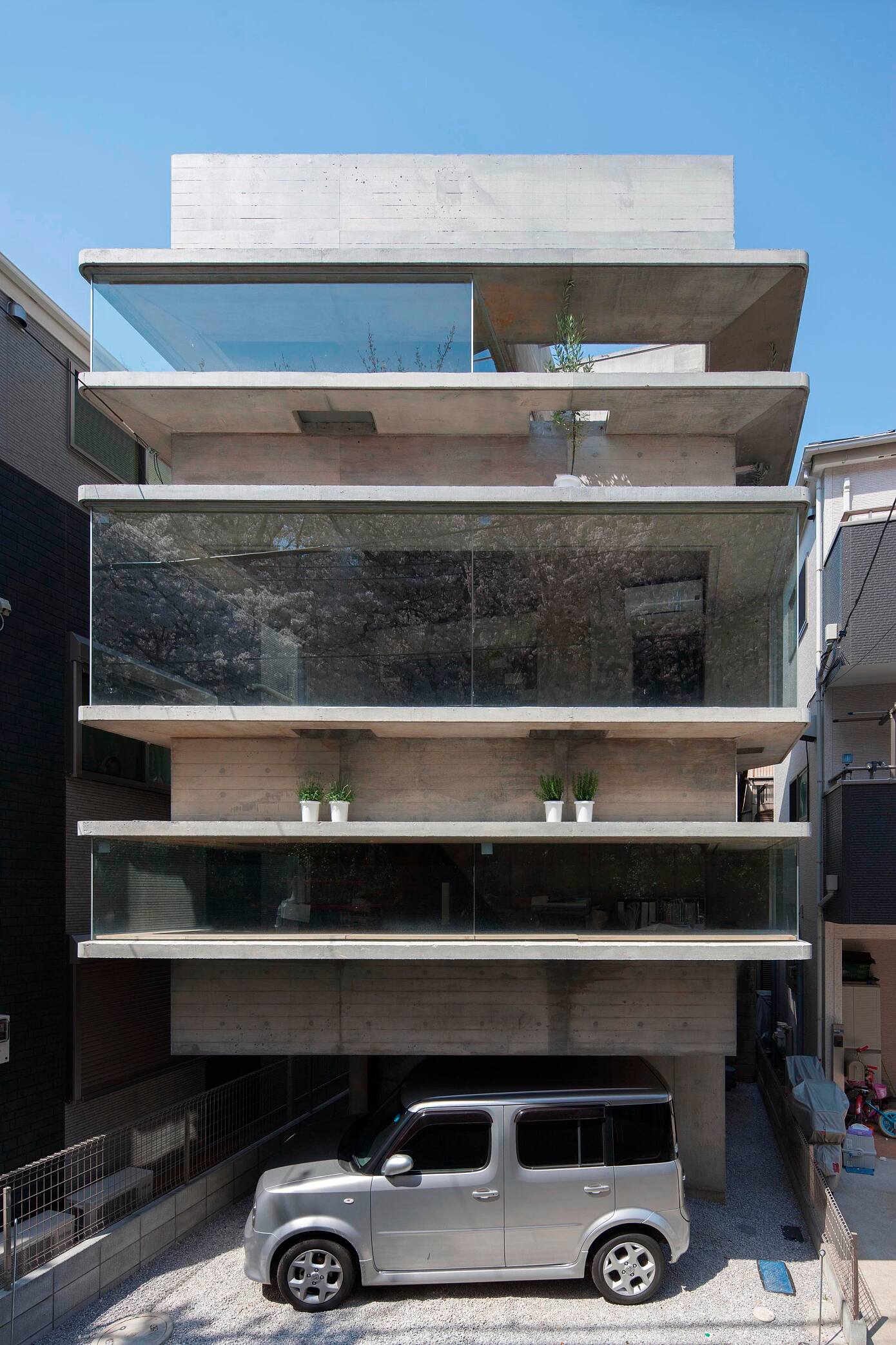 Oriel Window House by Shinsuke Fujii Architects