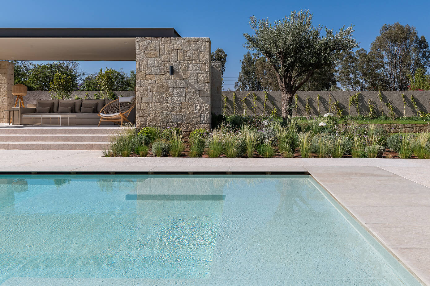 Villa Loha by E-H Atelier d’Architectures