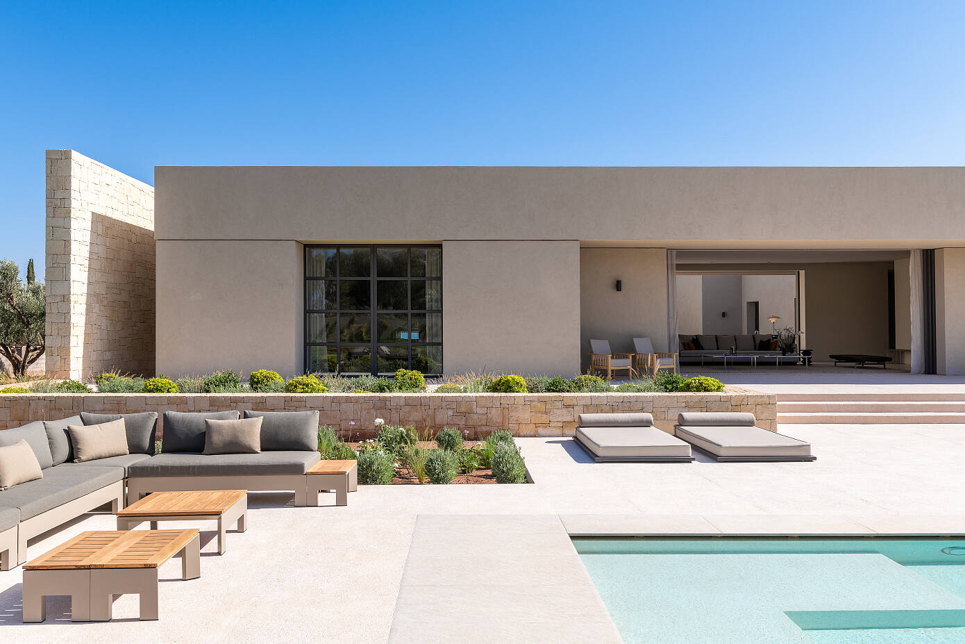 Villa Loha by E-H Atelier d’Architectures