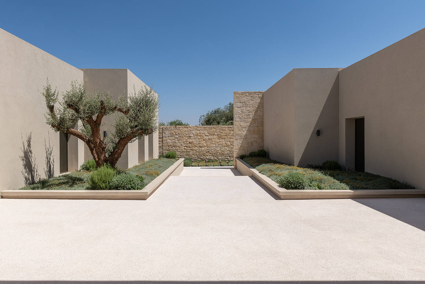 Villa Loha by E-H Atelier d’Architectures