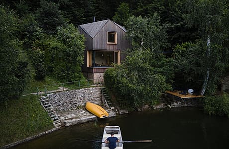 Cottage Inspired by a Ship Cabin by Prodesi/Domesi