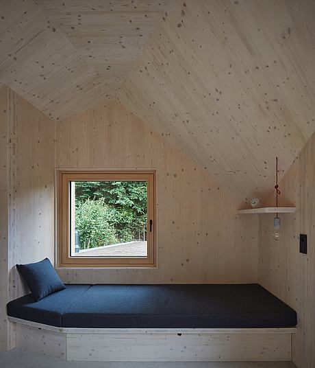 Cottage Inspired by a Ship Cabin by Prodesi/Domesi - 8