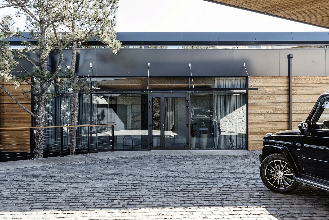 Hillside House by TWO+