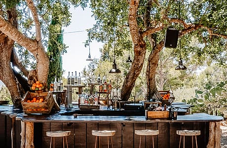 What Should You Consider in an Outdoor Kitchen for Your Deck?