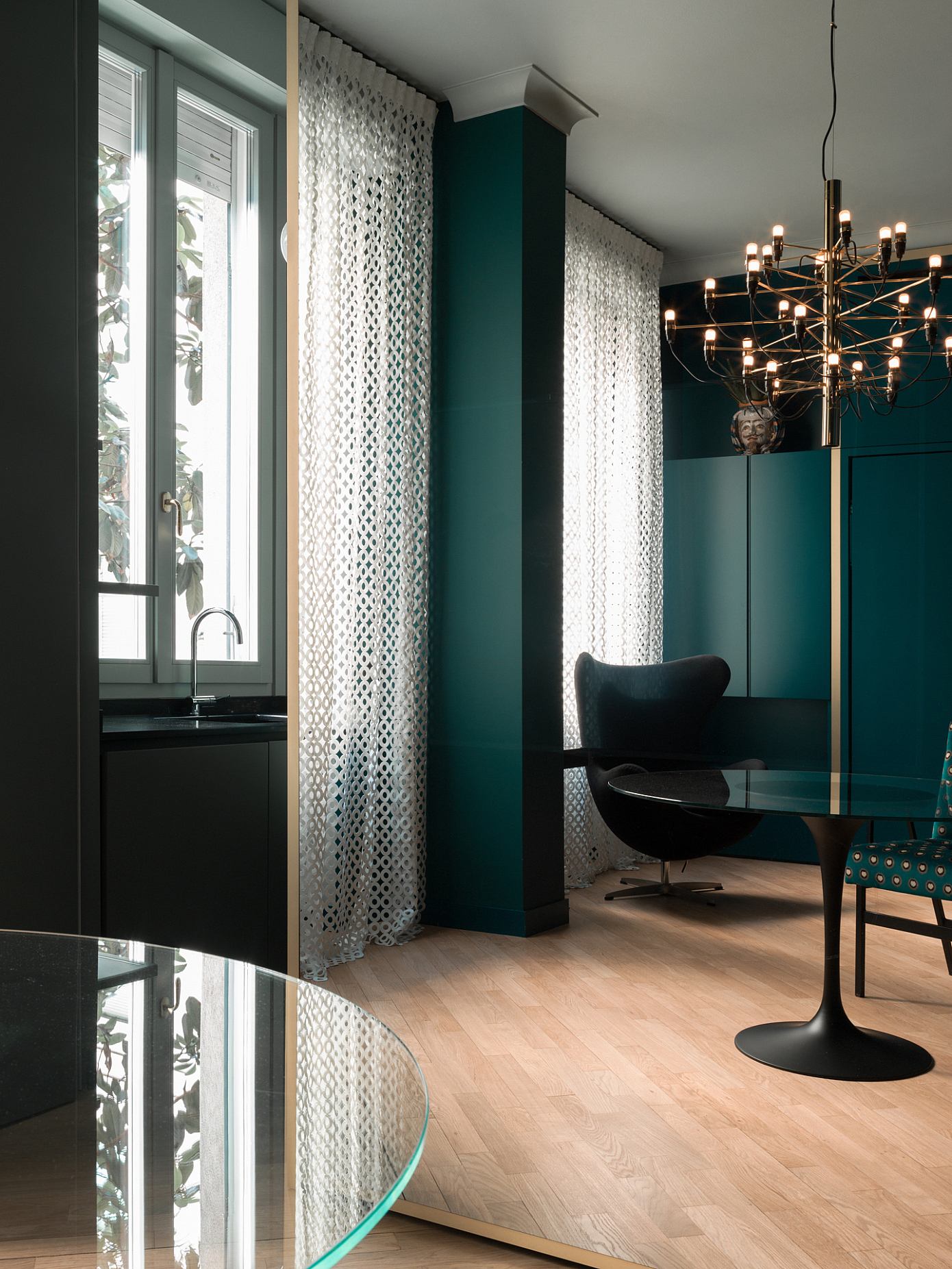 Lush Ocean House by Alessandro Mazzucchi